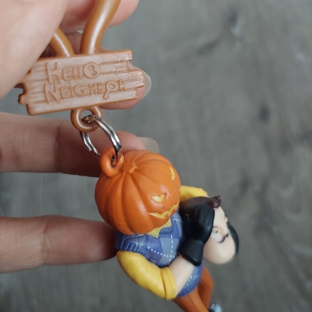 Hello Neighbor Keychain/Backpack Clip Jack-o'-Lantern Head - Picture 4 of 4